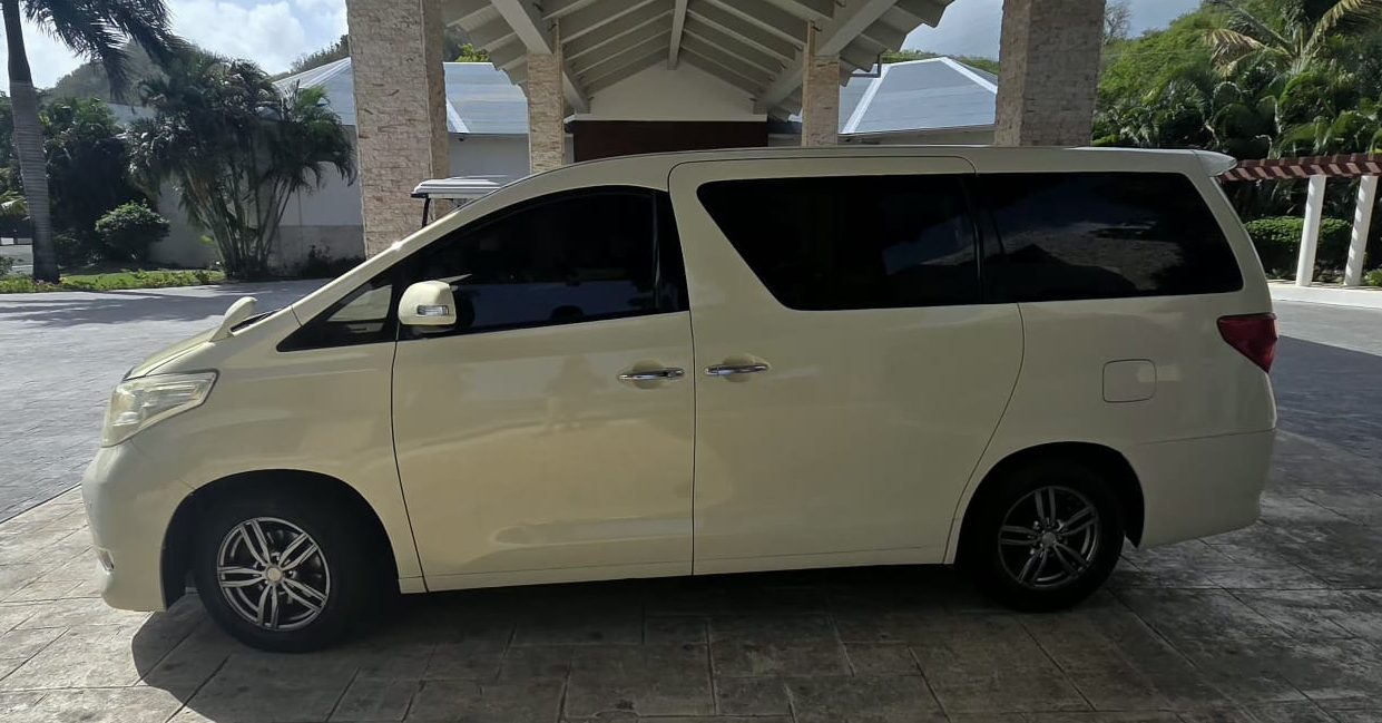 Private air-conditioned minivans and passenger vans for Antigua airport transfers.